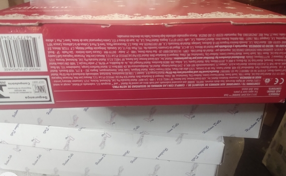 25th Anniversary 2013 Holiday Barbie - Picture 2 of 12